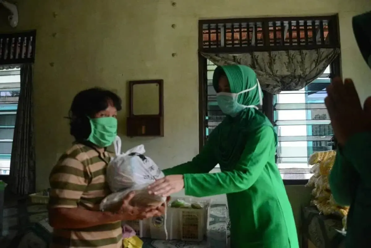 Peringati HUT Ke 74.Persit KCK Koorcab Rem 071 Bagikan Paket Sembako