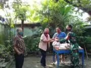 Peduli Dampak Wabah Virus Corona, Babinsa Keprabon Distribusikan Sembako di Wilayah Binaan Peduli Dampak Wabah Virus Corona, Babinsa Keprabon Distribusikan Sembako di Wilayah Binaan