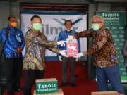 Peduli Covid-19, Mendagri Terima Bantuan dari Asosiasi Pengusaha Sawit dan PT. Wilmar Nabati Indonesia Peduli Covid-19, Mendagri Terima Bantuan dari Asosiasi Pengusaha Sawit dan PT. Wilmar Nabati Indonesia
