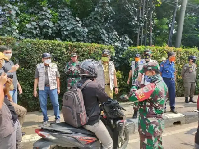 Hari Pertama PSBB, Dandim 0506/Tgr Bersama Wali Kota dan Kapolrestro Turun Langsung Hari Pertama PSBB, Dandim 0506/Tgr Bersama Wali Kota dan Kapolrestro Turun Langsung