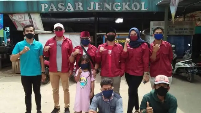 UPTD Pasar Jengkol, Bagikan 200 Masker Pada Pedagang dan Pengunjung UPTD Pasar Jengkol, Bagikan 200 Masker Pada Pedagang dan Pengunjung