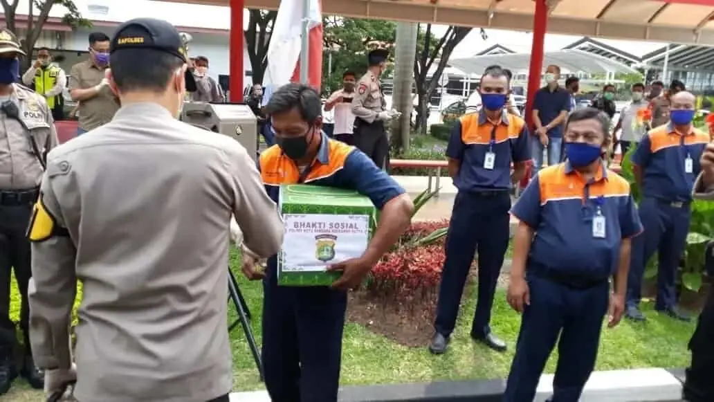 Porli Peduli Covid-19, Polresta Bandara Soetta Bersama Kombata, Bagikan 500 Paket Sembako ke Pekerja Porli Peduli Covid-19, Polresta Bandara Soetta Bersama Kombata, Bagikan 500 Paket Sembako ke Pekerja