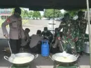 Sinergitas TNI-POLRI, Dirikian Dapur Lapangan Atasi Dampak Pandemi Covid-19 Sinergitas TNI-POLRI, Dirikian Dapur Lapangan Atasi Dampak Pandemi Covid-19
