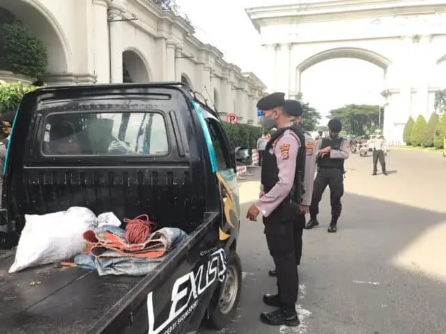 Ditsamapta Polda Banten Lakukan Pengamanan Pelaksanaan PSBB di Tangerang Raya Ditsamapta Polda Banten Lakukan Pengamanan Pelaksanaan PSBB di Tangerang Raya