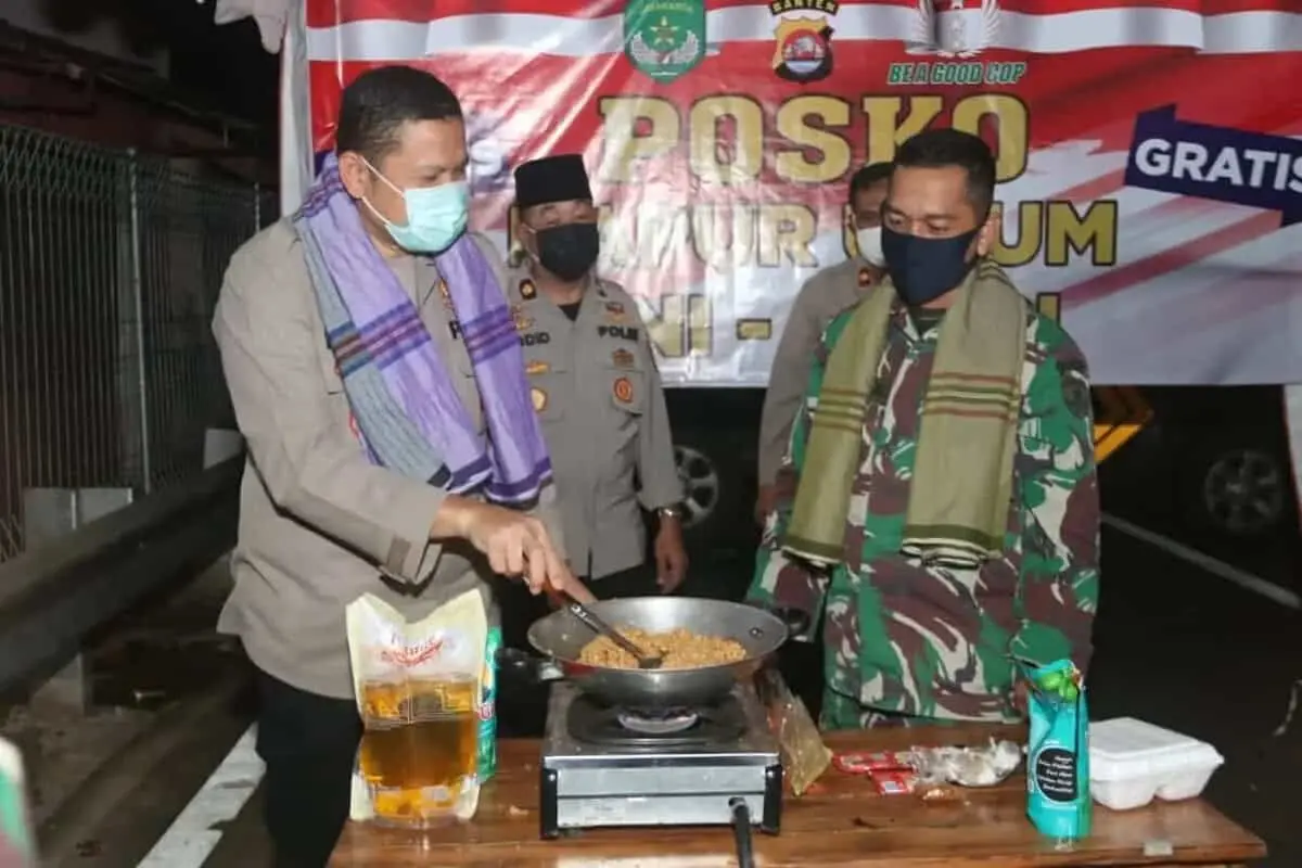 Imbau Masyarakat Agar tak Mudik, Polresta Tangerang Bagikan 200 Paket Sahur