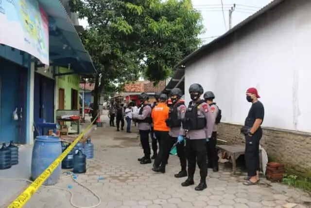 Densus 88/AT Mabes Polri, Amankan 3 Terduga Teroris Di Serang Banten Densus 88/AT Mabes Polri, Amankan 3 Terduga Teroris Di Serang Banten