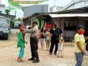 Cegah Virus Corona, Kapolsub Sektor Palem Semi Bagikan Masker Gratis Cegah Virus Corona, Kapolsub Sektor Palem Semi Bagikan Masker Gratis