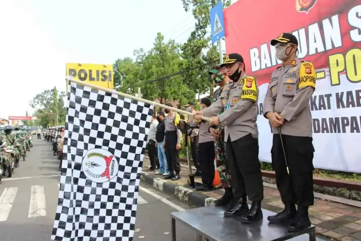 Pandemi Covid-19, Polres Kuningan Bersama Kodim 0615 Launching Bansos 2000 Paket Sembako Pandemi Covid-19, Polres Kuningan Bersama Kodim 0615 Launching Bansos 2000 Paket Sembako