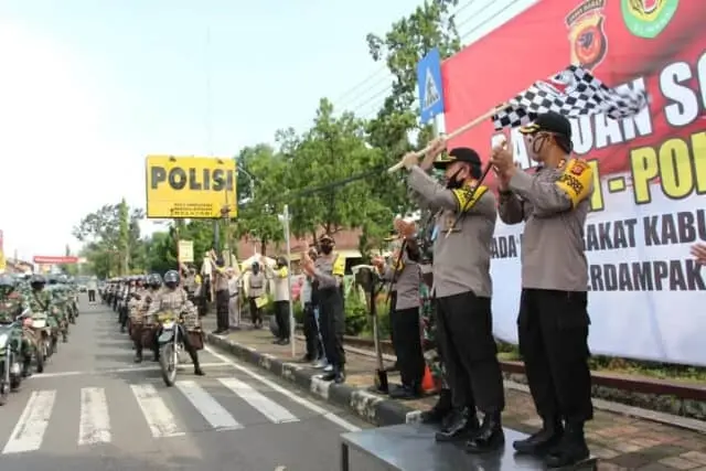 Pandemi Covid-19, Polres Kuningan Bersama Kodim 0615 Launching Bansos 2000 Paket Sembako Pandemi Covid-19, Polres Kuningan Bersama Kodim 0615 Launching Bansos 2000 Paket Sembako