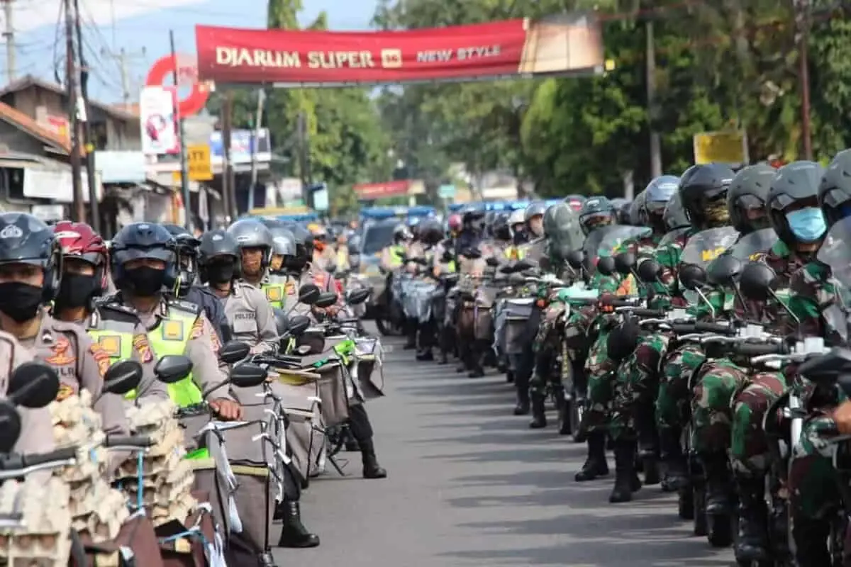 Pandemi Covid-19, Polres Kuningan Bersama Kodim 0615 Launching Bansos 2000 Paket Sembako Pandemi Covid-19, Polres Kuningan Bersama Kodim 0615 Launching Bansos 2000 Paket Sembako
