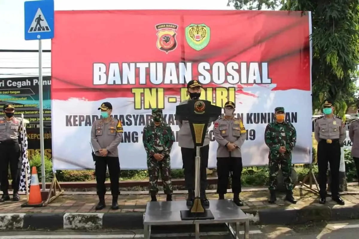 Pandemi Covid-19, Polres Kuningan Bersama Kodim 0615 Launching Bansos 2000 Paket Sembako Pandemi Covid-19, Polres Kuningan Bersama Kodim 0615 Launching Bansos 2000 Paket Sembako