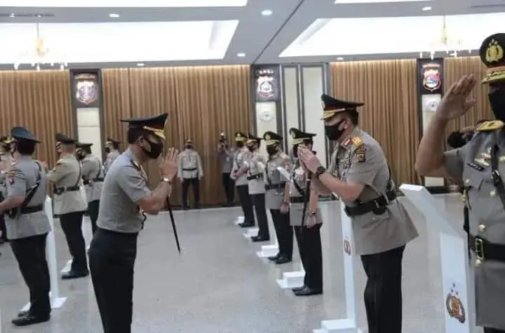 Kapolri Jenderal Idham Azis Resmi Melantik 9 Kapolda dan Gubernur Akpol Baru Kapolri Jenderal Idham Azis Resmi Melantik 9 Kapolda dan Gubernur Akpol Baru