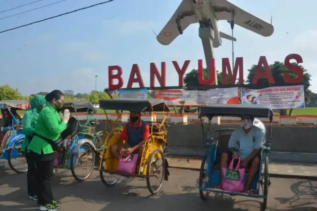 Jumat Berkah, Persit KCK Koorcab Rem 071 PD IV/Diponegoro Berbagi Kasih Sesama Jumat Berkah, Persit KCK Koorcab Rem 071 PD IV/Diponegoro Berbagi Kasih Sesama