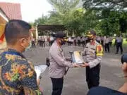 Guna Menunjang Pelayanan Masyarakat Ditengah Pandemi Covid-19, Kapolres Serang Kota Berikan APD Guna Menunjang Pelayanan Masyarakat Ditengah Pandemi Covid-19, Kapolres Serang Kota Berikan APD