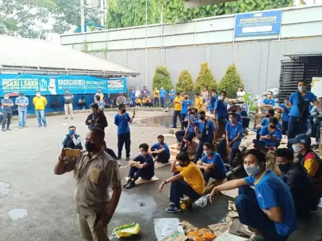 Akibat Dampak Covid 19, Karyawan Indomaret Demo Soal THR Akibat Dampak Covid 19, Karyawan Indomaret Demo Soal THR