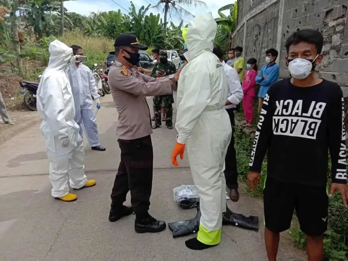 Pasien Status PDP Covid-19 Meninggal, Polisi Bantu Pengamanan dan Pemakaman Pasien Status PDP Covid-19 Meninggal, Polisi Bantu Pengamanan dan Pemakaman