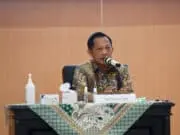 Mendagri Minta Bekasi serta Karawang Buat Terobosan Penanganan Covid-19 Mendagri Minta Bekasi serta Karawang Buat Terobosan Penanganan Covid-19