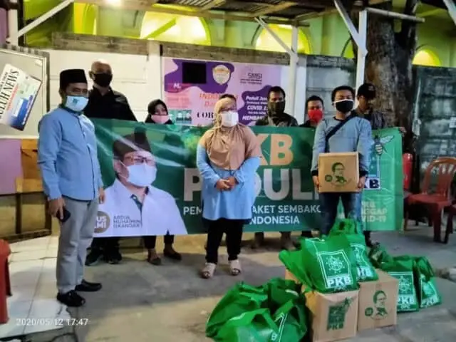 PKB Bagikan 1.000 paket sembako di Kota Tangerang PKB Bagikan 1.000 paket sembako di Kota Tangerang