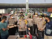 Kakorlantas Cek Pos Penyekatan Larangan Mudik di Gerbang Tol Cikupa Kakorlantas Cek Pos Penyekatan Larangan Mudik di Gerbang Tol Cikupa
