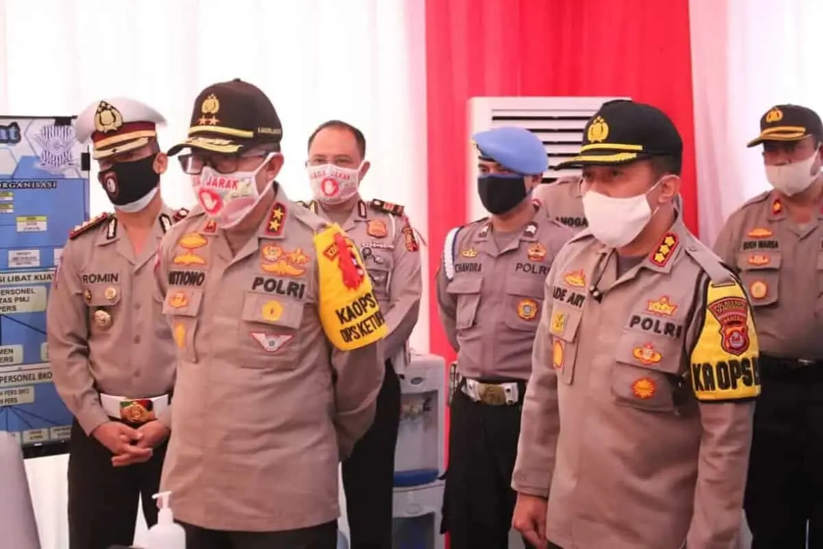 Kakorlantas Cek Pos Penyekatan Larangan Mudik di Gerbang Tol Cikupa Kakorlantas Cek Pos Penyekatan Larangan Mudik di Gerbang Tol Cikupa