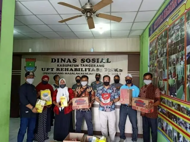 FIFGroup Balaraja Bagikan Sembako Untuk Penghuni Panti FIFGroup Balaraja Bagikan Sembako Untuk Penghuni Panti