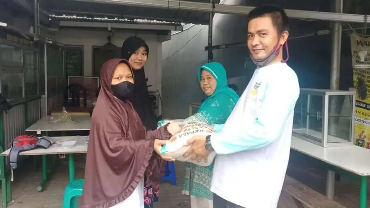 200 PKH Pondok Benda Terima Sembako 200 PKH Pondok Benda Terima Sembako