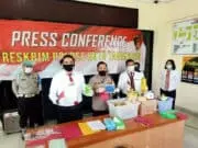 Polresta Tangerang Bekuk Pelaku Penipuan Sembako Parsel Lebaran Polresta Tangerang Bekuk Pelaku Penipuan Sembako Parsel Lebaran