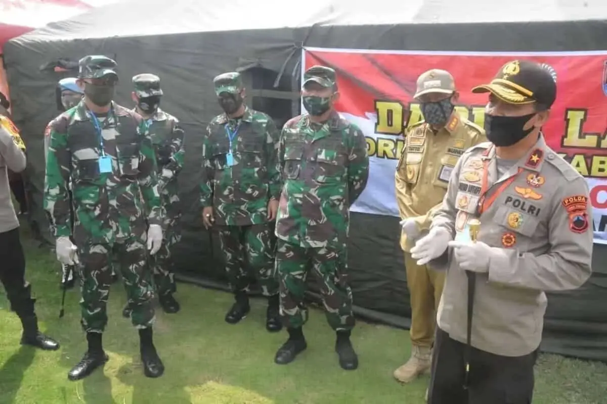 Pangdam IV/Diponegoro dan Kapolda Jateng Tinjau Dapur Lapangan di Cilacap