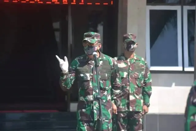 Prajurit dan PNS Korem 071/Wk Terima Bingkisan Lebaran Prajurit dan PNS Korem 071/Wk Terima Bingkisan Lebaran