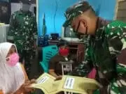 Tangis Haru Nenek Mas’at Terima Bantuan Pangdam IV/Dip Tangis Haru Nenek Mas'at Terima Bantuan Pangdam IV/Dip