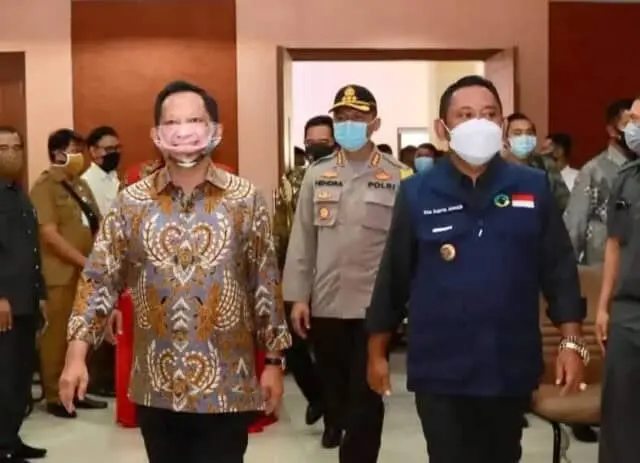 Mendagri Tinjau Langsung Pelaksanaan PSBB di Bekasi Mendagri Tinjau Langsung Pelaksanaan PSBB di Bekasi