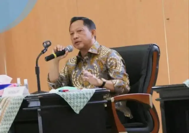 Mendagri Puji Inovasi Bupati Banyuwangi Bangun Sistem Penyaluran Bansos Yang Transparan dan Tepat Sasaran Mendagri Puji Inovasi Bupati Banyuwangi Bangun Sistem Penyaluran Bansos Yang Transparan dan Tepat Sasaran