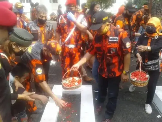 Peringati Hari Lahirnya Pancasila, MPC PP Kota Tangerang Gelar Tabur Bunga di TMP Taruna Peringati Hari Lahirnya Pancasila, MPC PP Kota Tangerang Gelar Tabur Bunga di TMP Taruna