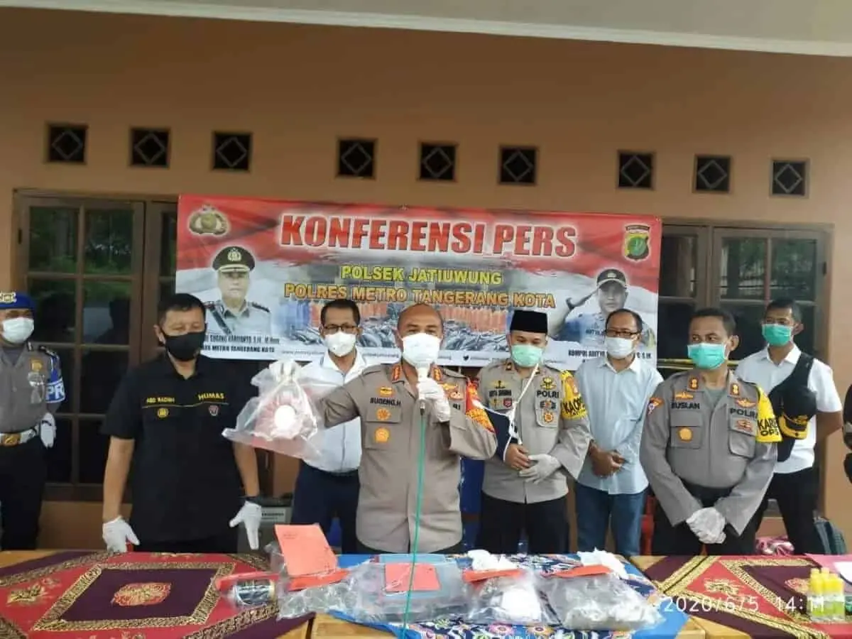 Polsek Jatiuwung Gelar Rekontruksi Pembunuhan Suami Terhadap Istri Sendri di Priuk Polsek Jatiuwung Gelar Rekontruksi Pembunuhan Suami Terhadap Istri Sendri di Priuk