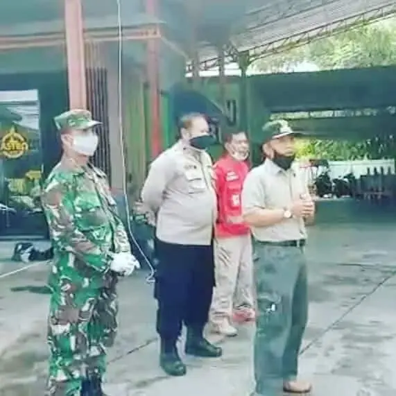 Forkopincam Sepatan Lakukan Penyemprotan Disinfektan di Jalan Utama dan Pasar Forkopincam Sepatan Lakukan Penyemprotan Disinfektan di Jalan Utama dan Pasar