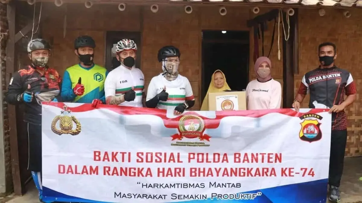 Sempat Terkejut Didatangi Kapolda Banten, Odah, Akhirnya Bahagia Dapat Sembako