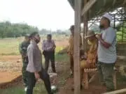 Kapolsek Pasar Kemis Dorong Pemanfaatan Lahan untuk Pertanian