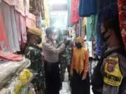 Babinsa Koramil 03/Legok, Lakukan Penegakan Disiplin Protokol Kesehatan di Pasar Tradisional