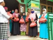 Ratusan Paket Sembako Disalurkan Yayasan Fajar Qolby