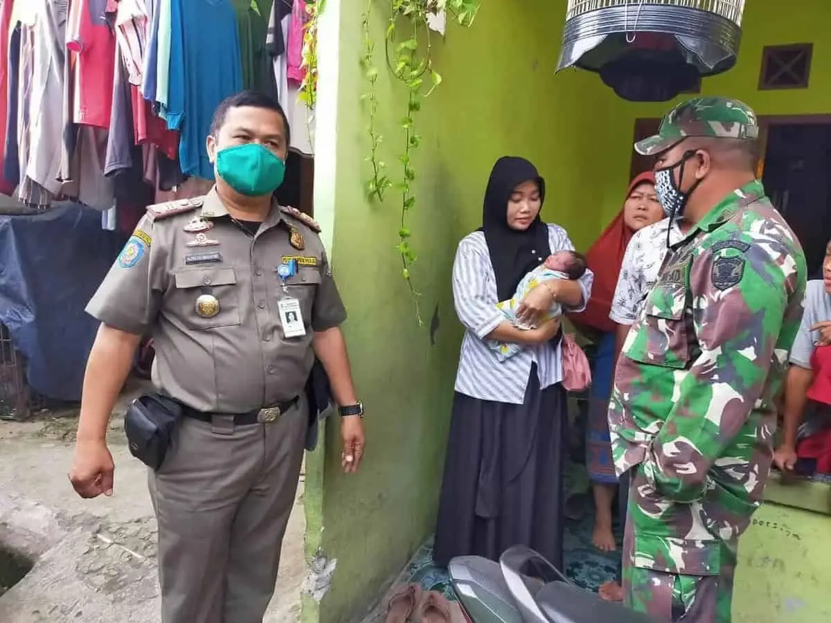 Diduga Dibuang, Bayi Berjenis Kelamin Perempuan Ditemukan Warga di Depan Tong Sampah