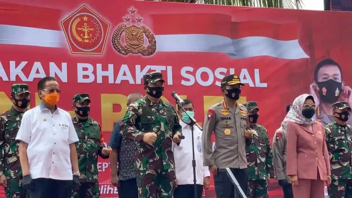 Disiplin Protokol Kesehatan di Palu, Kapolri dan Panglima TNI Lepas Bantuan Sosial  