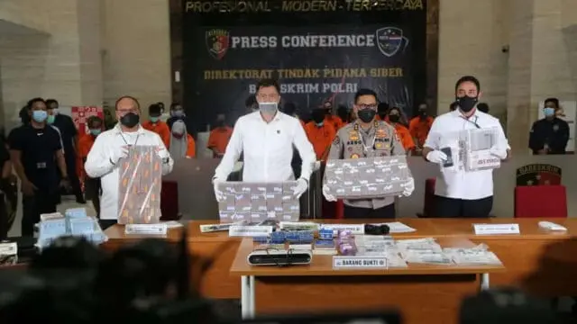 Siber Bareskrim Polri Tangkap Pembobol Rekening dan Akun Grab, Kerugian 21 Milyar Siber Bareskrim Polri Tangkap Pembobol Rekening dan Akun Grab, Kerugian 21 Milyar