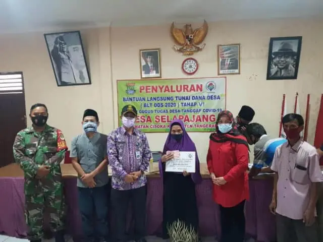 Pemdes Selapajang Salurkan BLT Dana Desa Tahap VI kepada 196 KK Pemdes Selapajang Salurkan BLT Dana Desa Tahap VI kepada 196 KK