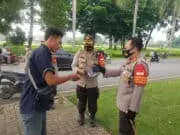 Kapolresta Tangerang Pimpin Operasi Yustisi, 20 Pelanggar Diberi Edukasi dan Masker Kapolresta Tangerang Pimpin Operasi Yustisi, 20 Pelanggar Diberi Edukasi dan Masker