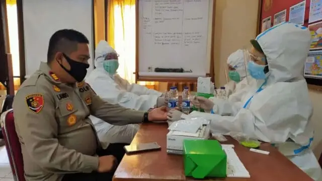 Antisipasi Penyebaran Covid-9, Polsek Cisauk Gelar Rapid Test Antisipasi Penyebaran Covid-9, Polsek Cisauk Gelar Rapid Test