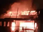 Rumah Hangus Terbakar, Satu Keluarga Meninggal Dunia Rumah Hangus Terbakar, Satu Keluarga Meninggal Dunia