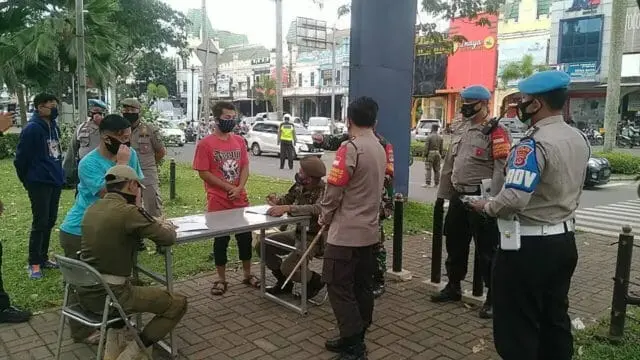 Pimpin Operasi Yustisi, Kapolresta Tangerang Ajak Masyarakat Kerjasama Laksanakan Protokol Kesehatan Pimpin Operasi Yustisi, Kapolresta Tangerang Ajak Masyarakat Kerjasama Laksanakan Protokol Kesehatan
