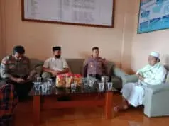 Silaturahmi Ke Pondok Pesantren Nurul Iksan, Kapolsek Cisauk Himbau Protokol Kesehatan Silaturahmi Ke Pondok Pesantren Nurul Iksan, Kapolsek Cisauk Himbau Protokol Kesehatan
