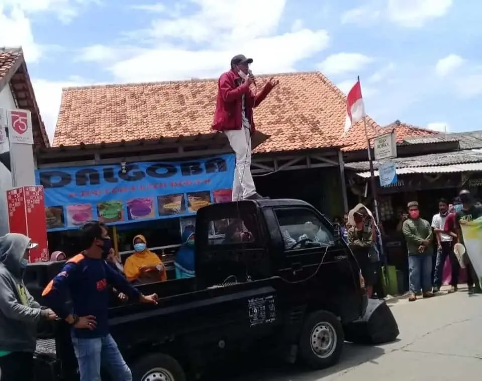 Ratusan Warga Tuntut Kejelasan Aparatur Desa Lebak Wangi