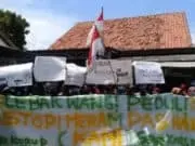 Ratusan Warga Tuntut Kejelasan Aparatur Desa Lebak Wangi Ratusan Warga Tuntut Kejelasan Aparatur Desa Lebak Wangi